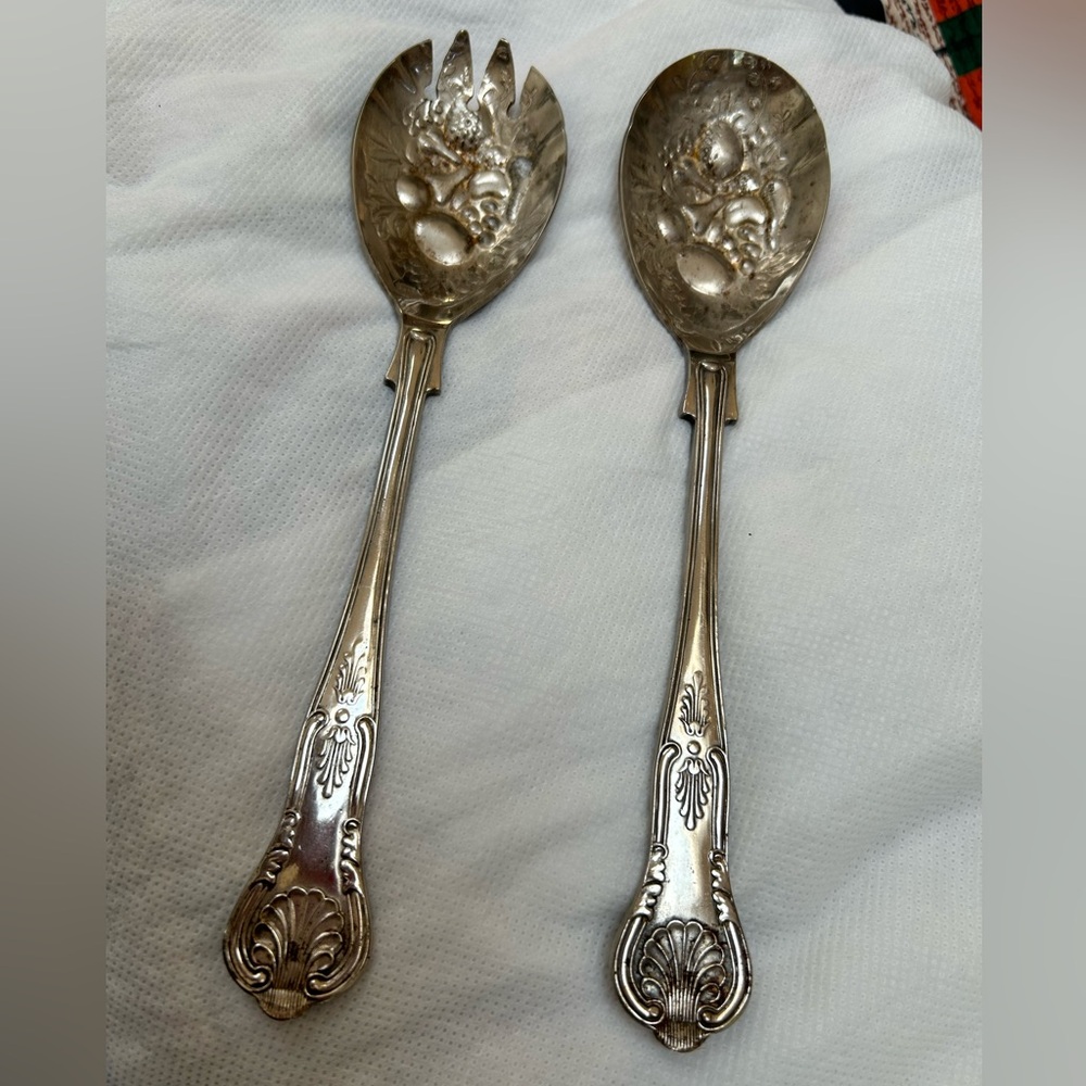 Vintage Raised Motif serve spoon&fork. EPSA1 Sheffield England. Perfect 4 salad.